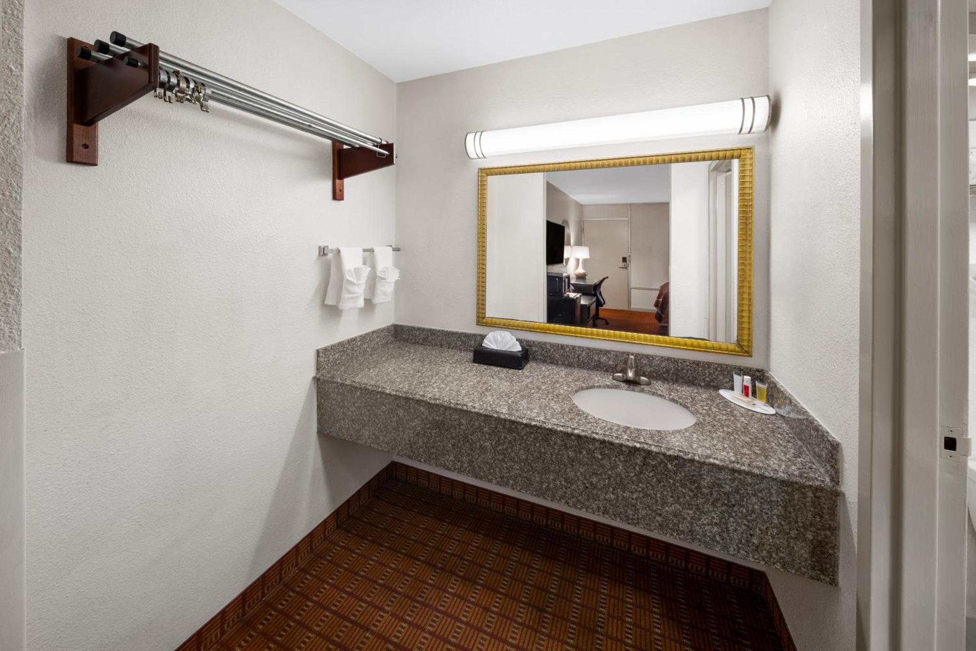 Super 8 By Wyndham Baton Rouge/I-10 Motell Prairieville Exteriör bild